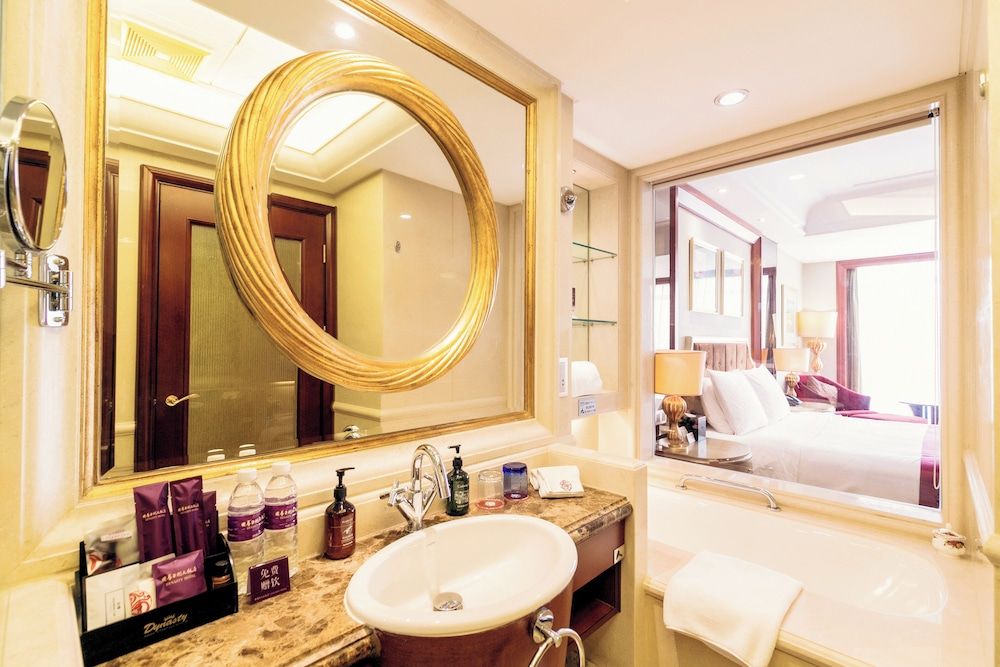 Dalian Dynasty International Hotel Deluxe Double Room 4