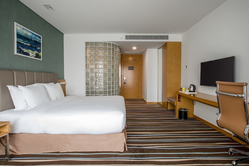 1 King Bed Standard