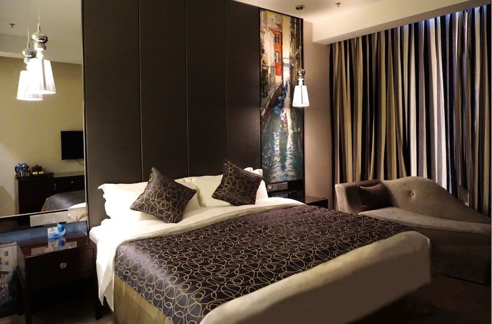 Business King Room