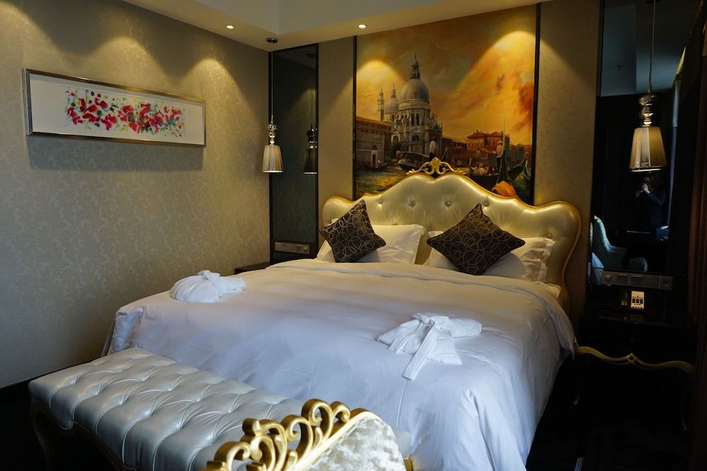 Jianguo Suite