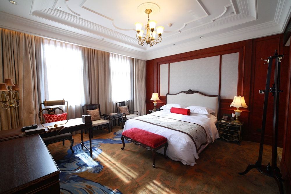 undefined Shanghai Donghu Hotel