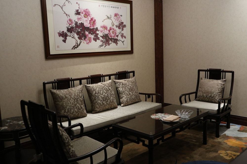 undefined Shanghai Donghu Hotel 10