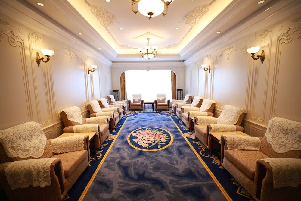 undefined Shanghai Donghu Hotel 7