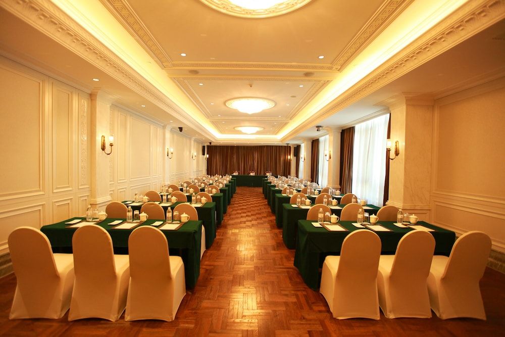 undefined Shanghai Donghu Hotel 9