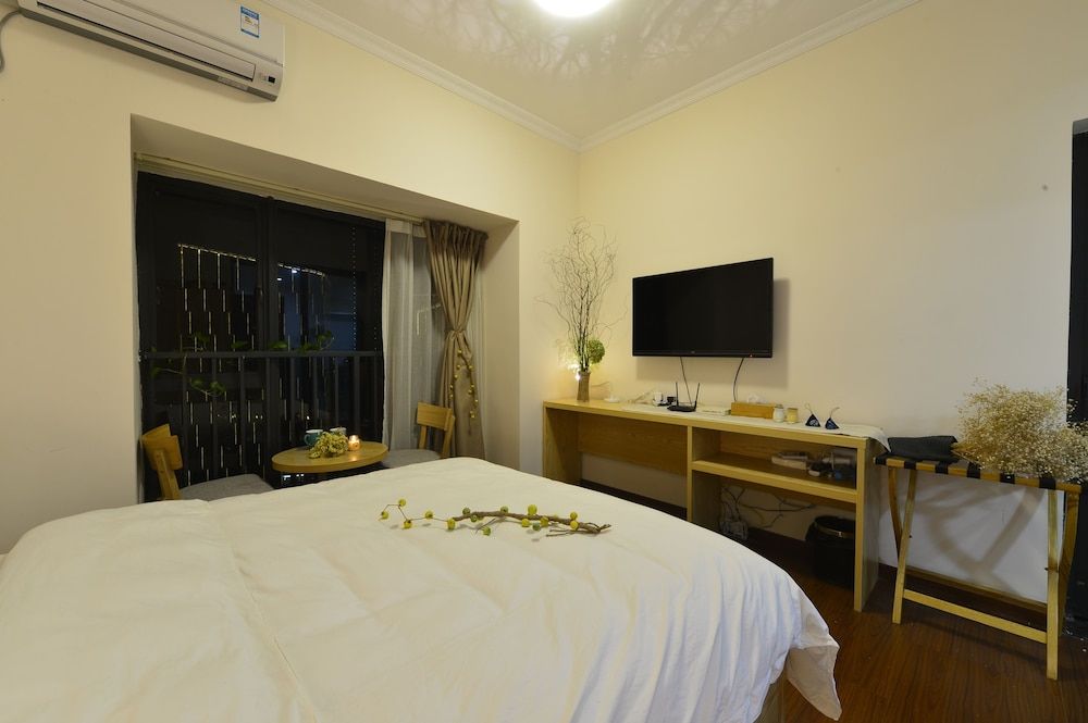 Business Queen Room