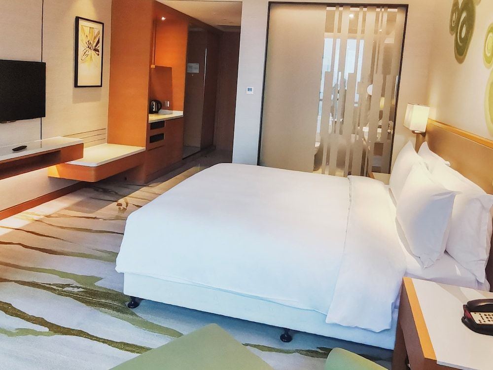 Standard Room, 1 King Bed, Club Lounge Access