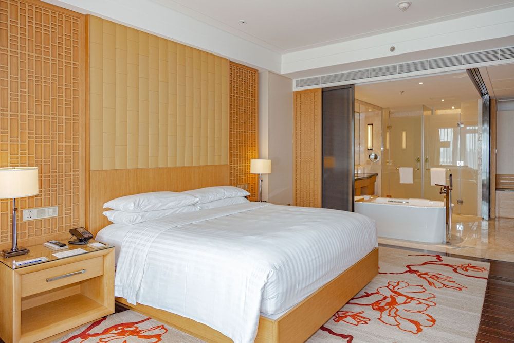 Executive Room, 1 King Bed, Smoking, Ocean View (Executive Level)