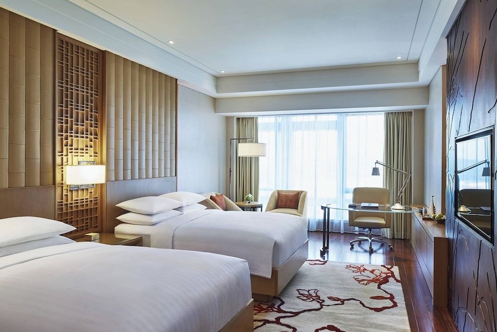 Deluxe Room, 1 King Bed, Smoking, Ocean View