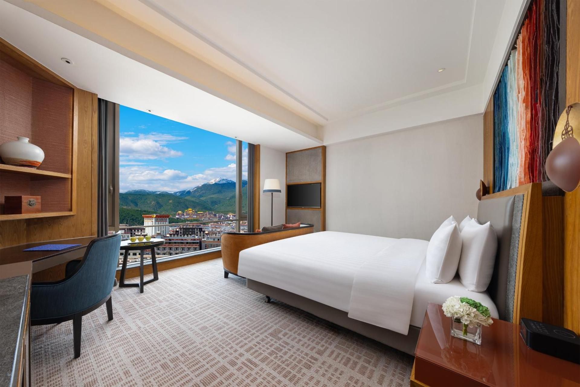 Deluxe Panoramic Room king-Overlooking Songzanlin Temple And Admiring The Beautiful Scenery Of The City