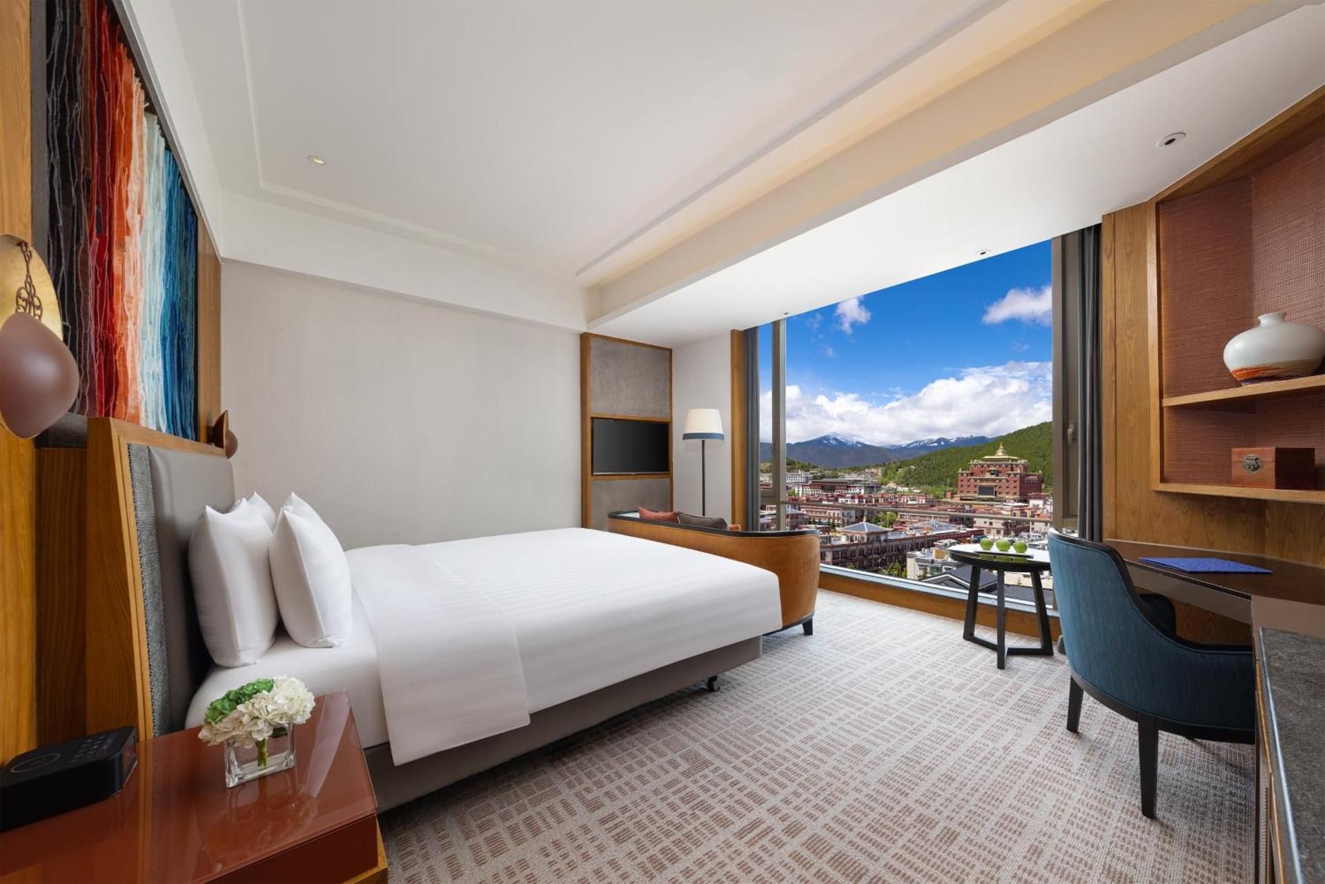 Deluxe Double Room Experience Tibetan Style And Enjoy City Landscape)
