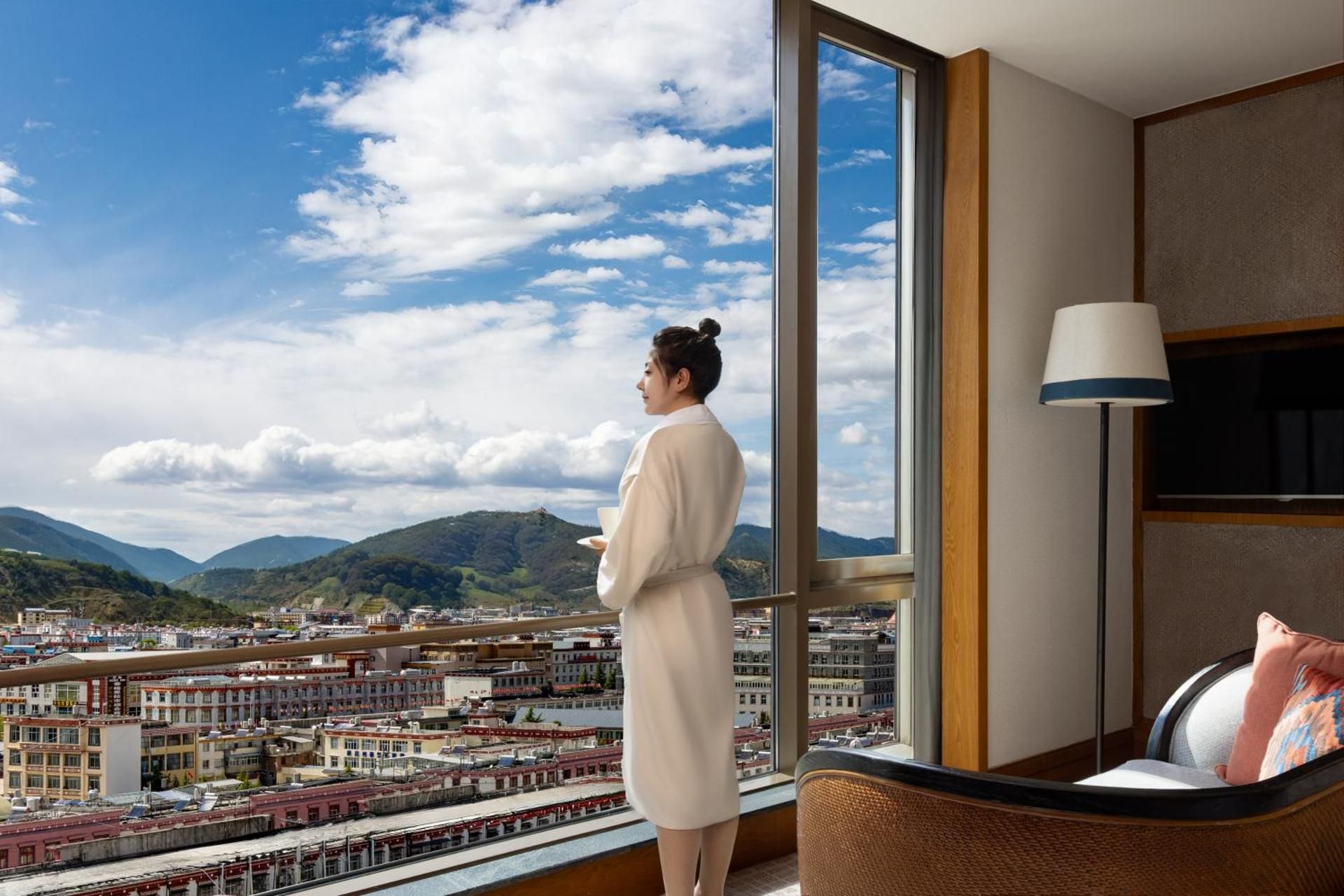 Deluxe Twin Room(Experience Tibetan Style And Enjoy City Landscape)