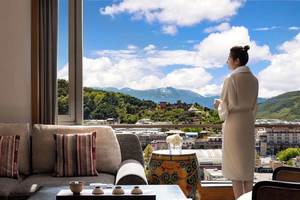 Shangri-La Resort, Shangri-La Executive Suite, 1 King Bed 4