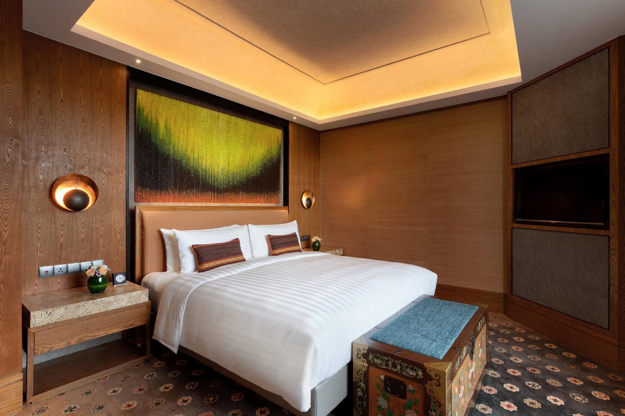 Deluxe Garden View King Room