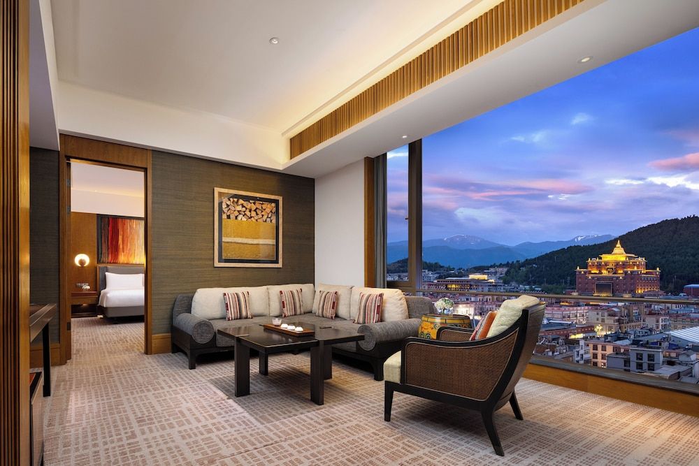 Shangri-La Resort, Shangri-La Executive Suite, 1 King Bed 6