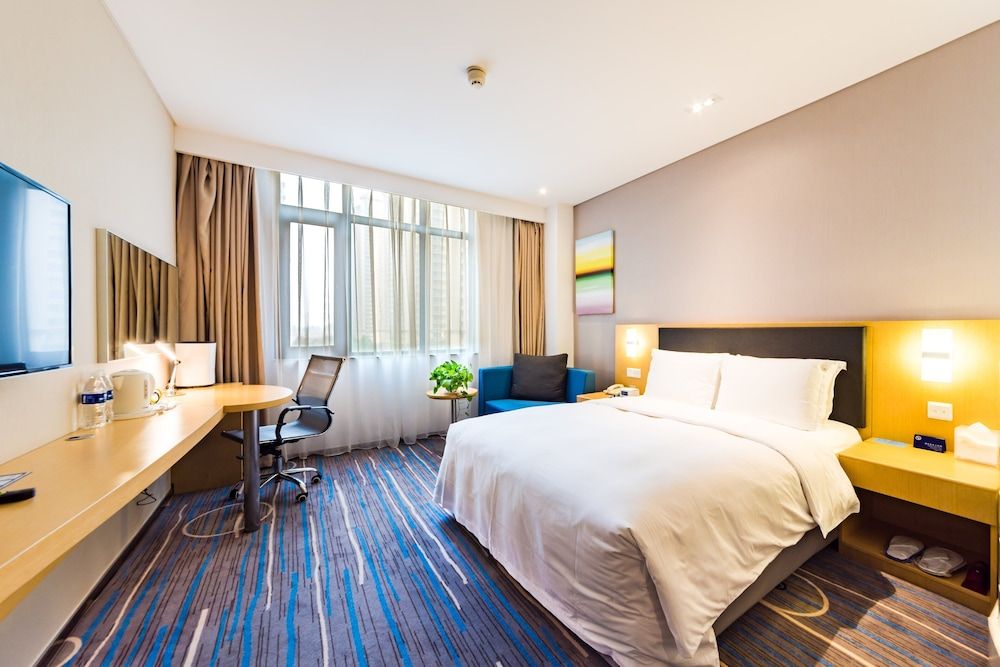 Standard Room, 1 Queen Bed (Minifridge)