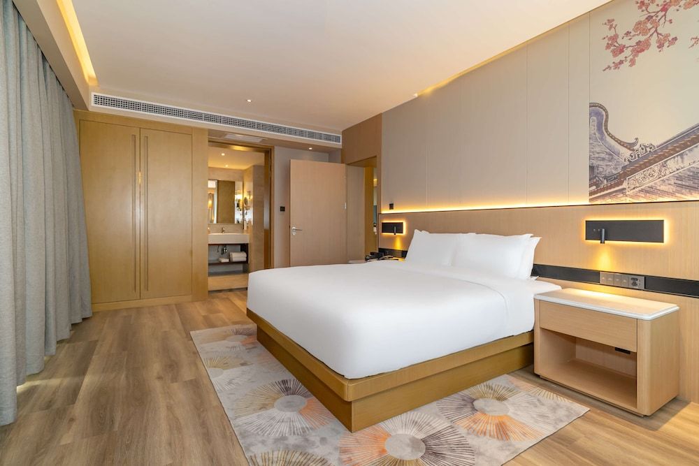 Hilton Garden Inn Foshan Deluxe Suite, 1 King Bed