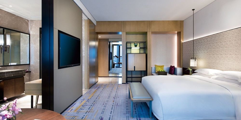 Crowne Plaza Baoji City Center by IHG Standard Room, 1 King Bed, River View 3