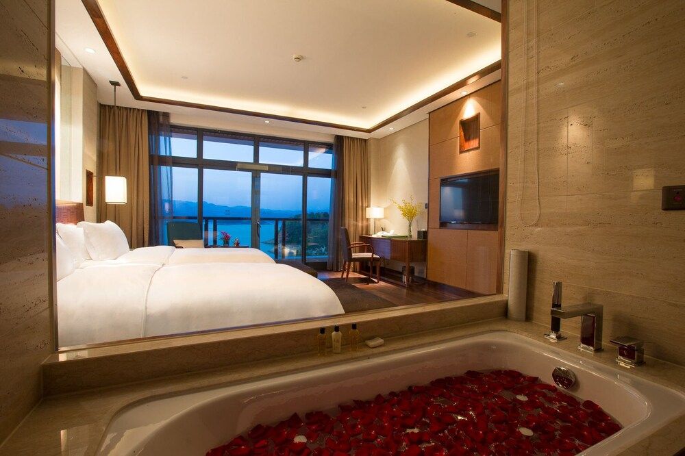 Executive Room, Lake View