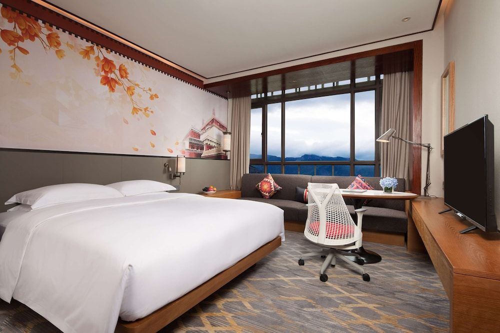 Room, 1 King Bed, Smoking, Mountain View
