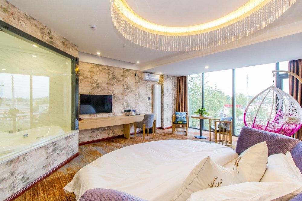 undefined Ease Cloud Hotel 6