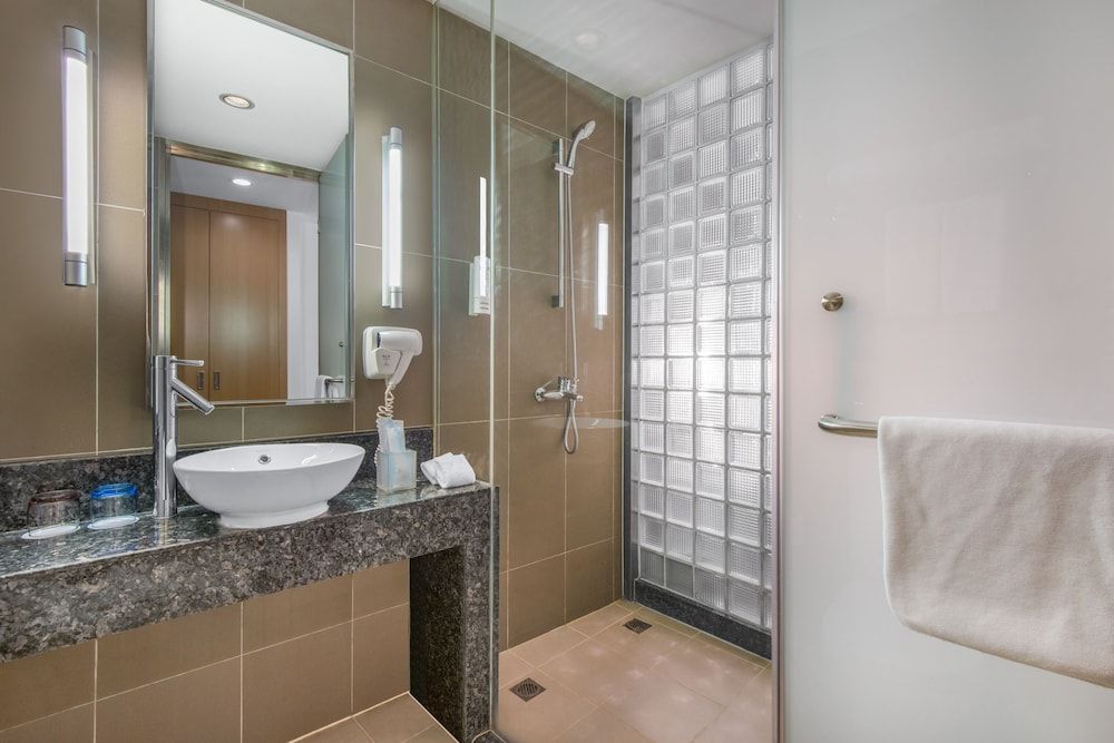 Standard Room, 1 Queen Bed, Accessible (Mobility, Accessible Equipment)