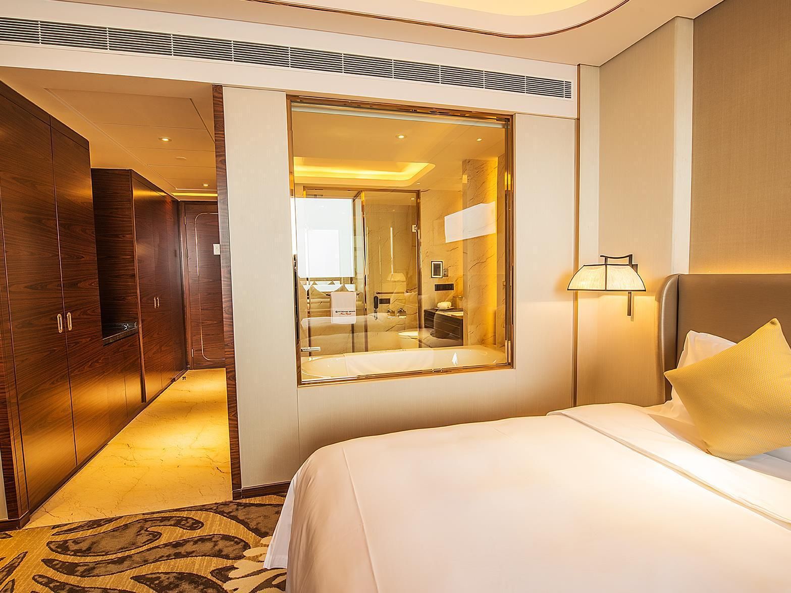 Deluxe Queen Bed