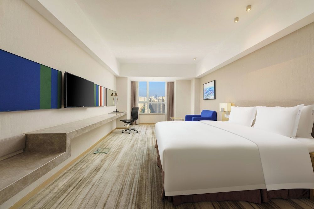 Standard Room, 1 King Bed (Extra Floor Space)