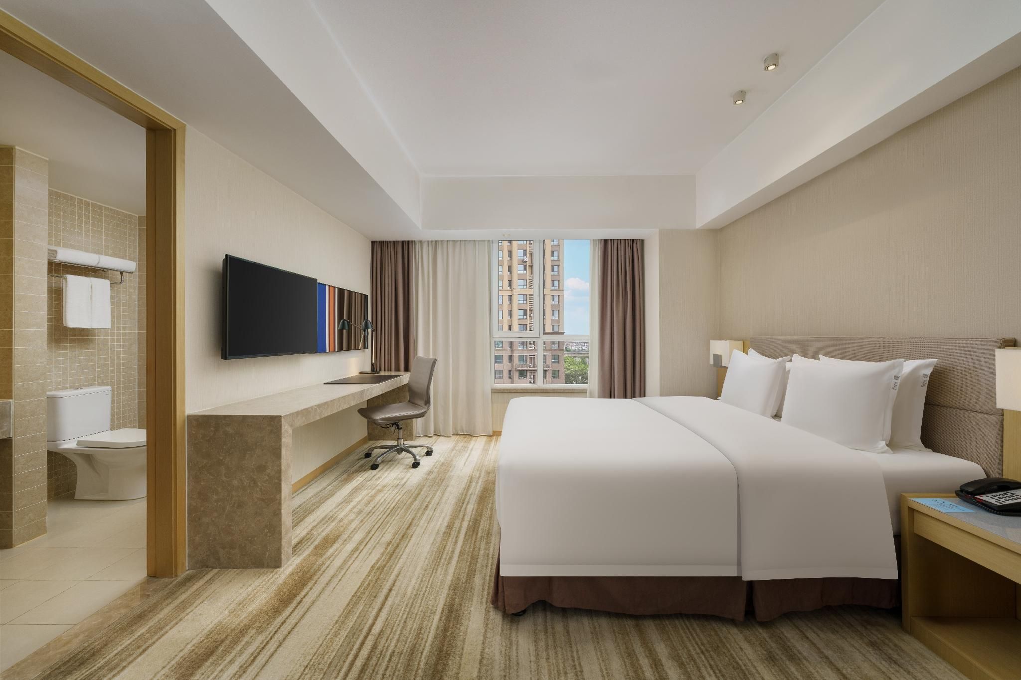 1 King Standard Extra Floor Space