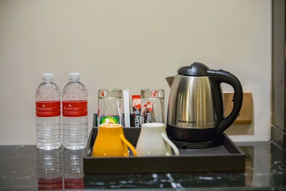 Ramada Shanghai Songjiang Business twin size bed non smoking 5