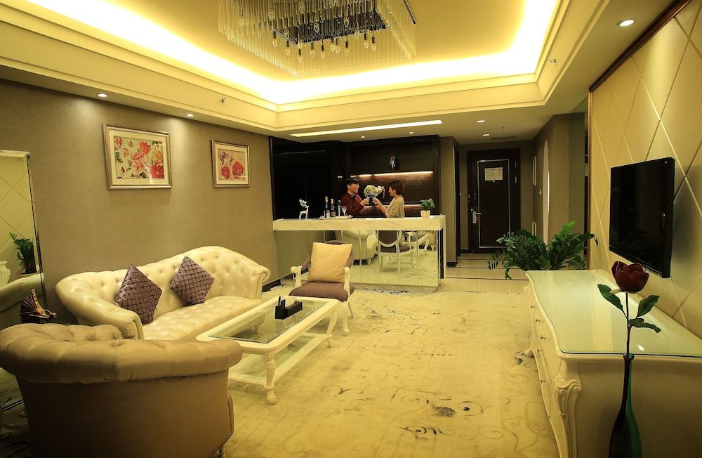 Honeymoon Suite