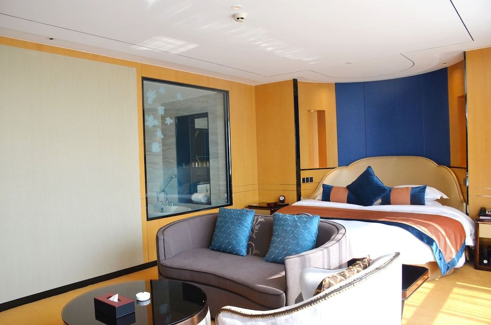 Luxury Room, 1 King Bed, Smoking