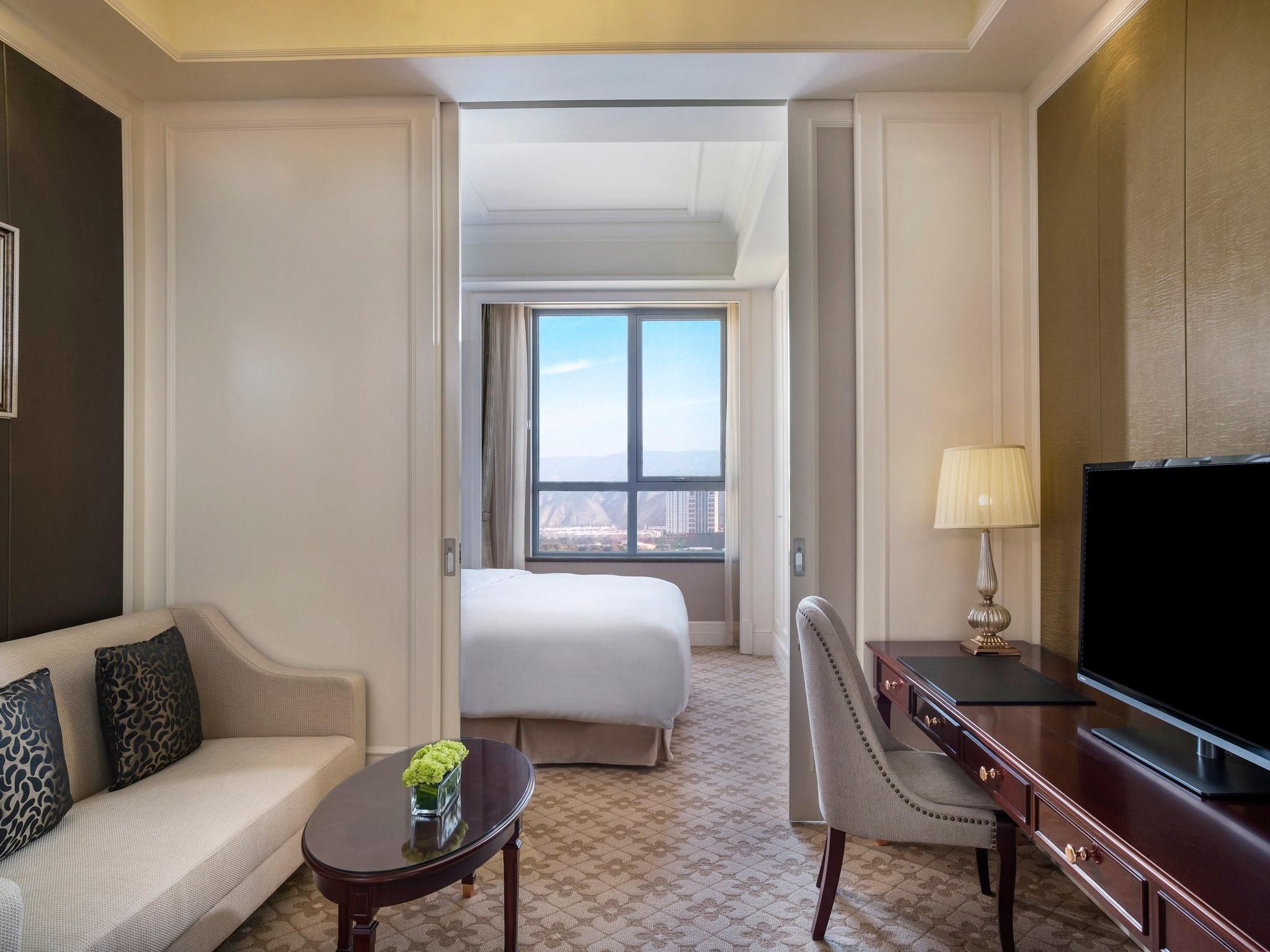 1 King Bed Apartment