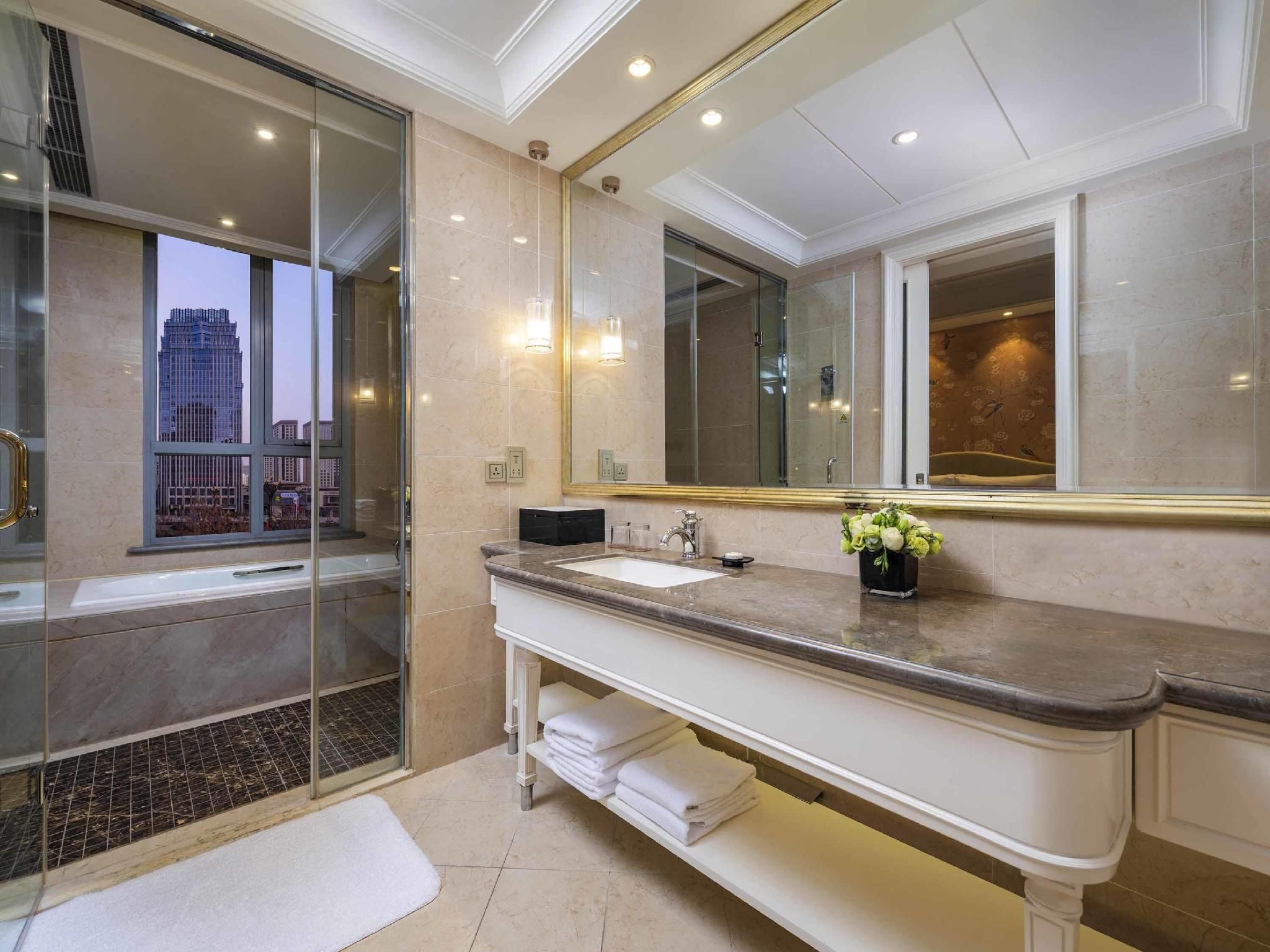 1 King Bed Apartment