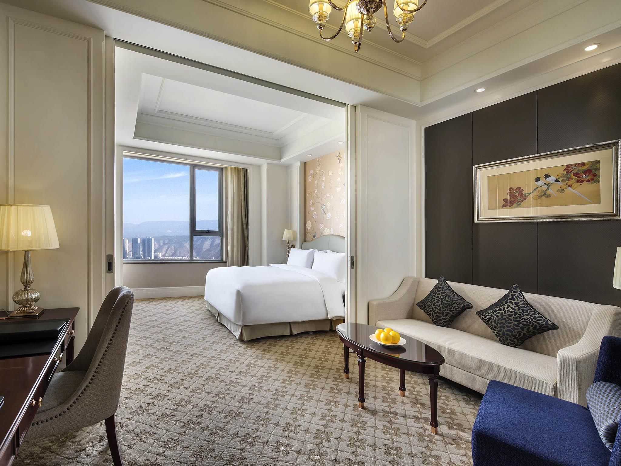 1 King Bed Apartment