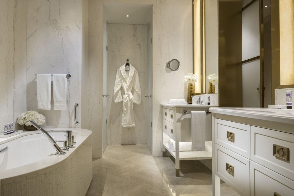 Four Seasons Hotel Tianjin Deluxe Suite 3