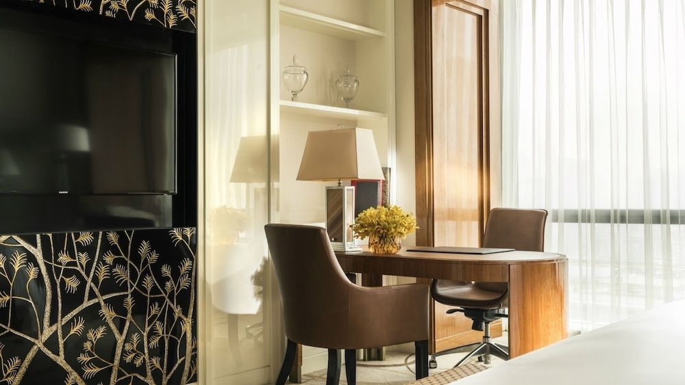 Four Seasons Hotel Tianjin Premier Suite 5