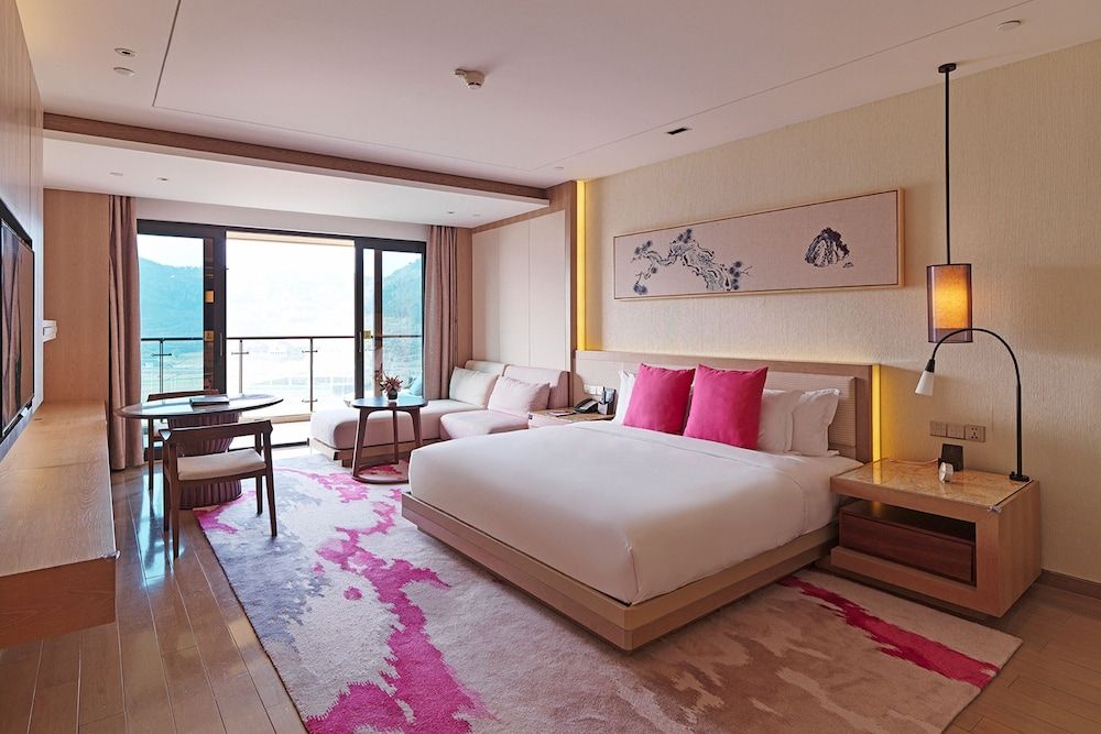 1 King Bed Standard Sea View