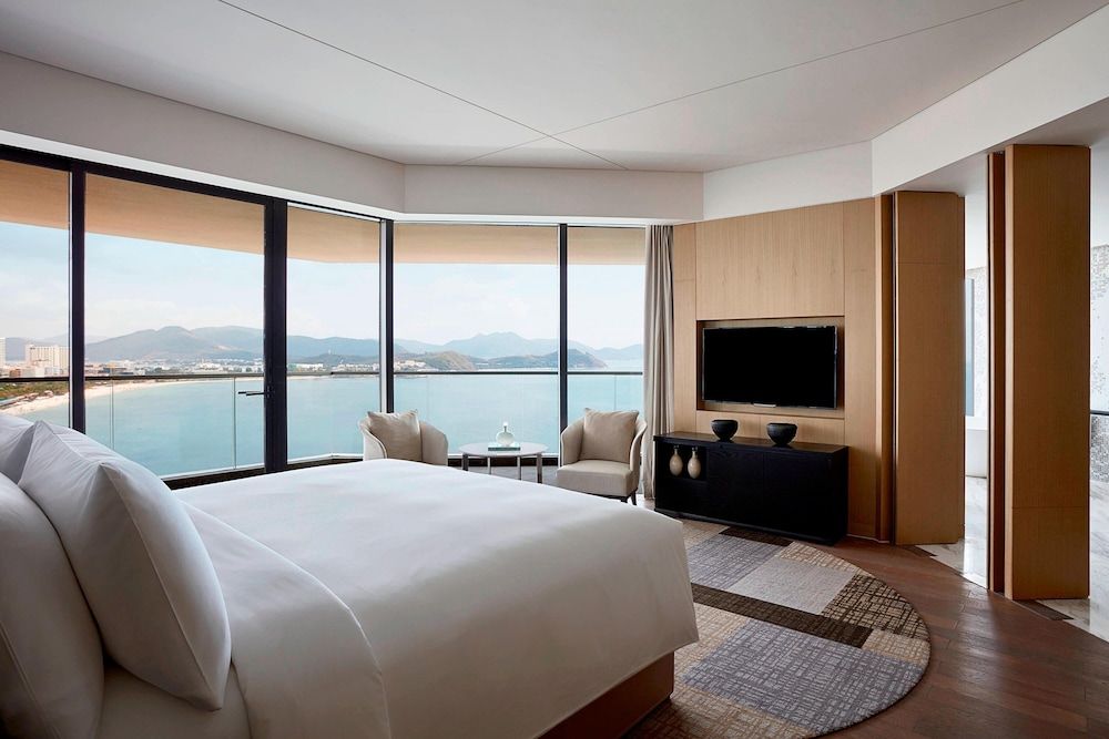 Autograph, Suite, 1 Queen Bed, Oceanfront