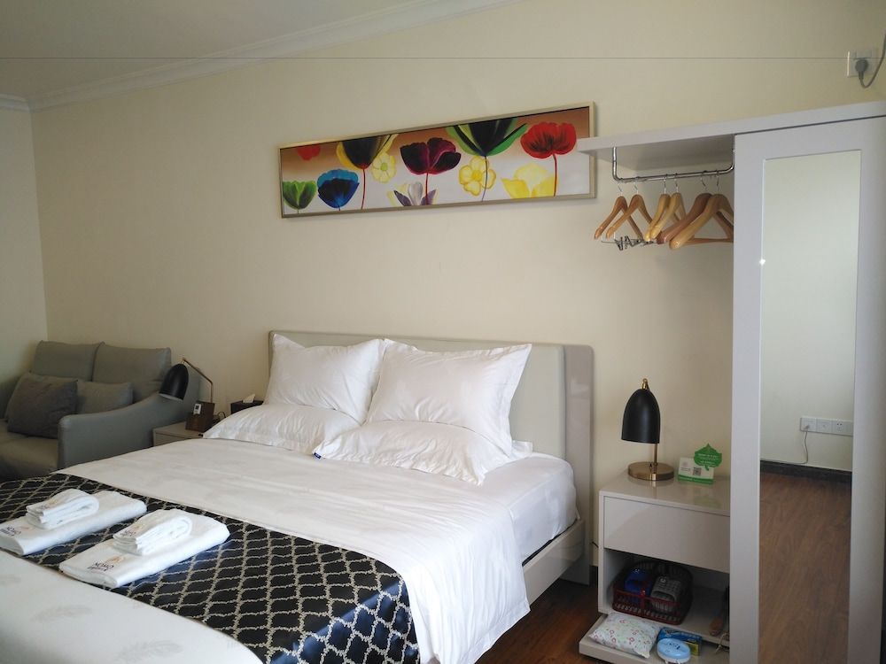 Deluxe Room, 1 King Bed, Garden View