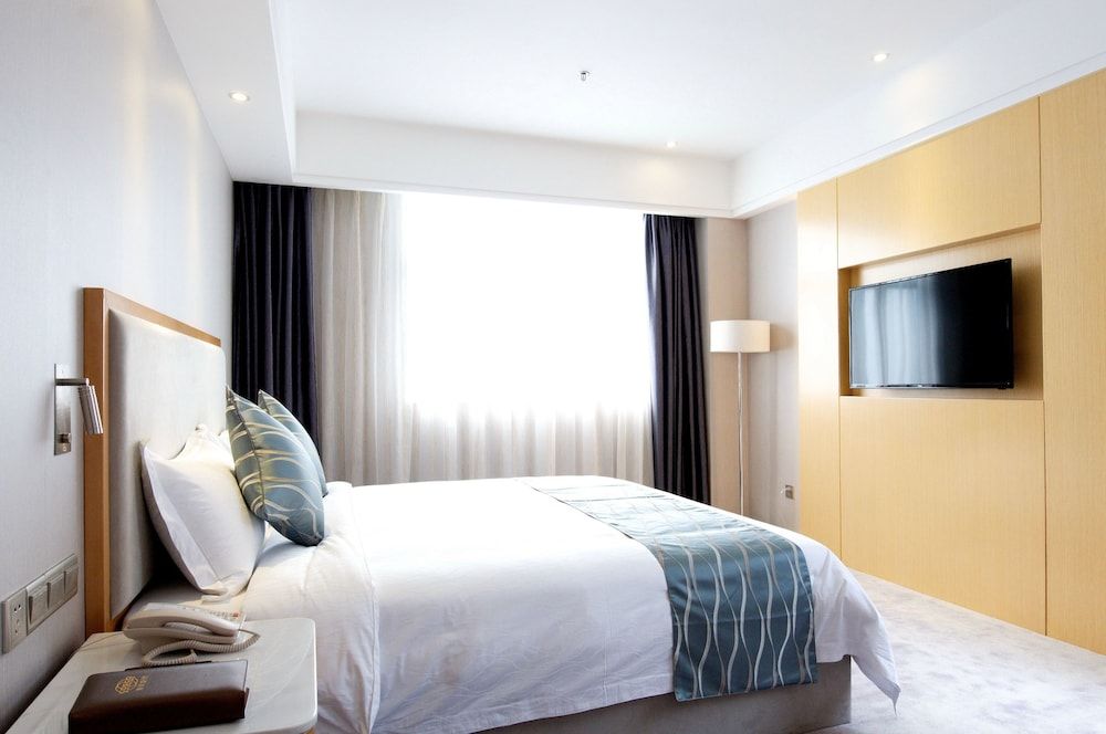 Business Queen Room