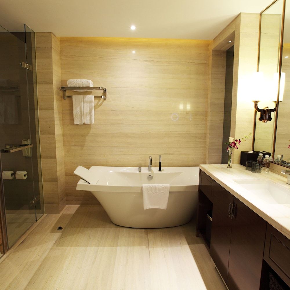 Royal Century Hotel Shanghai Deluxe Twin Room 6