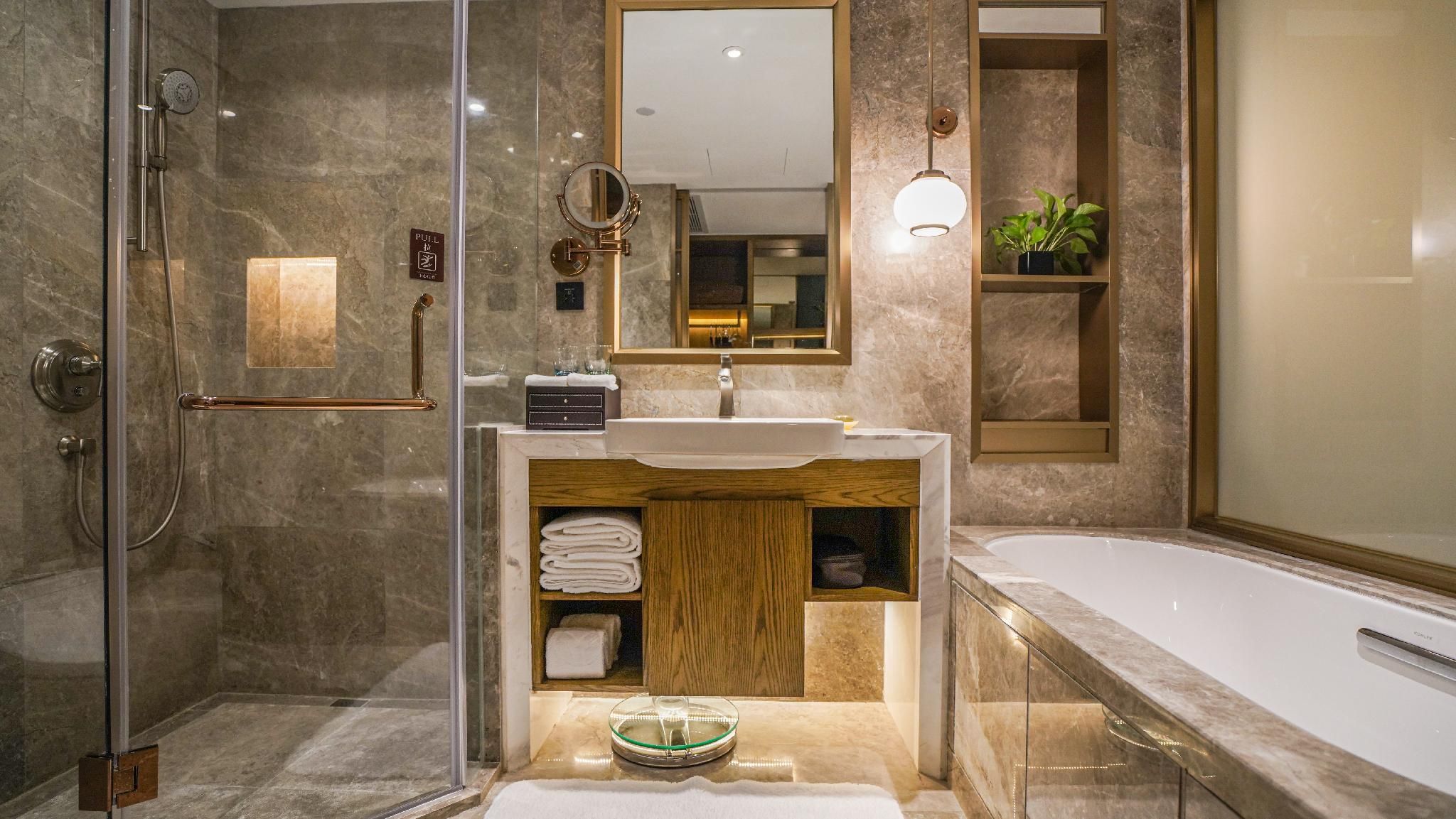 Shaoxing Xianheng Grand Hotel Deluxe Executive King Bed 3