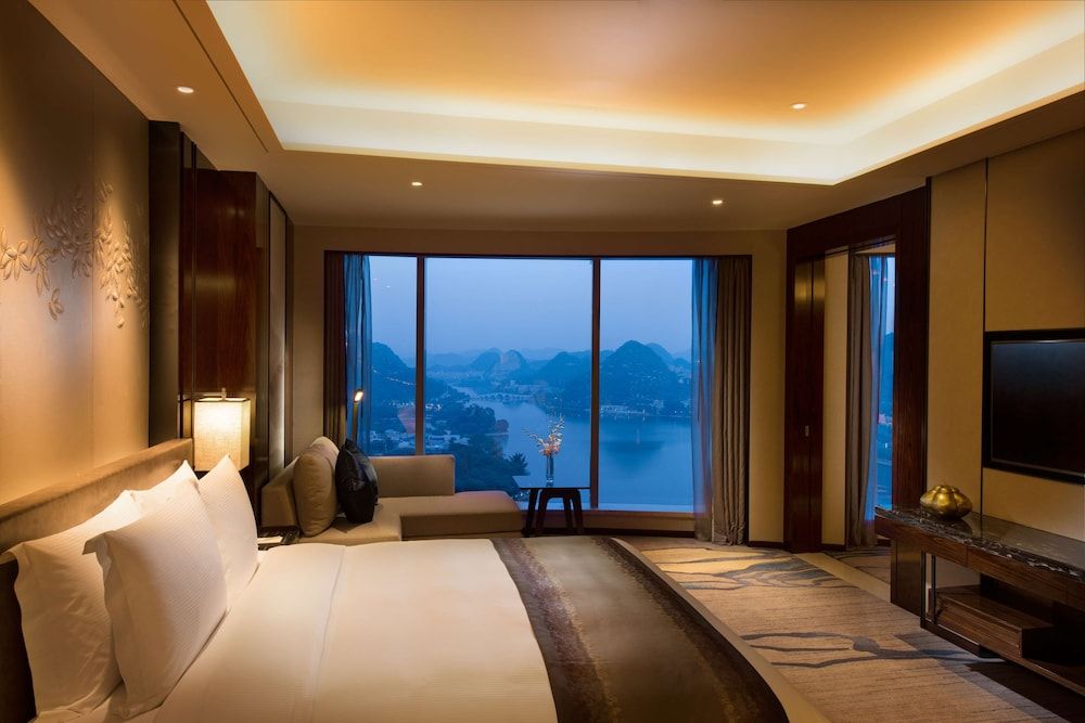 King, Deluxe Suite