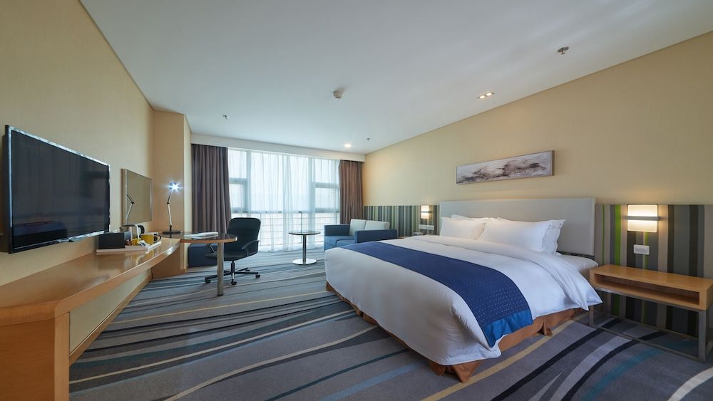 Standard Room, 1 King Bed (Extra Floor Space)