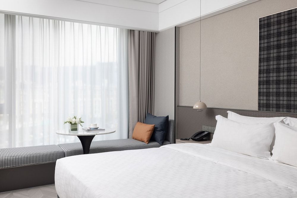 Deluxe Queen Room