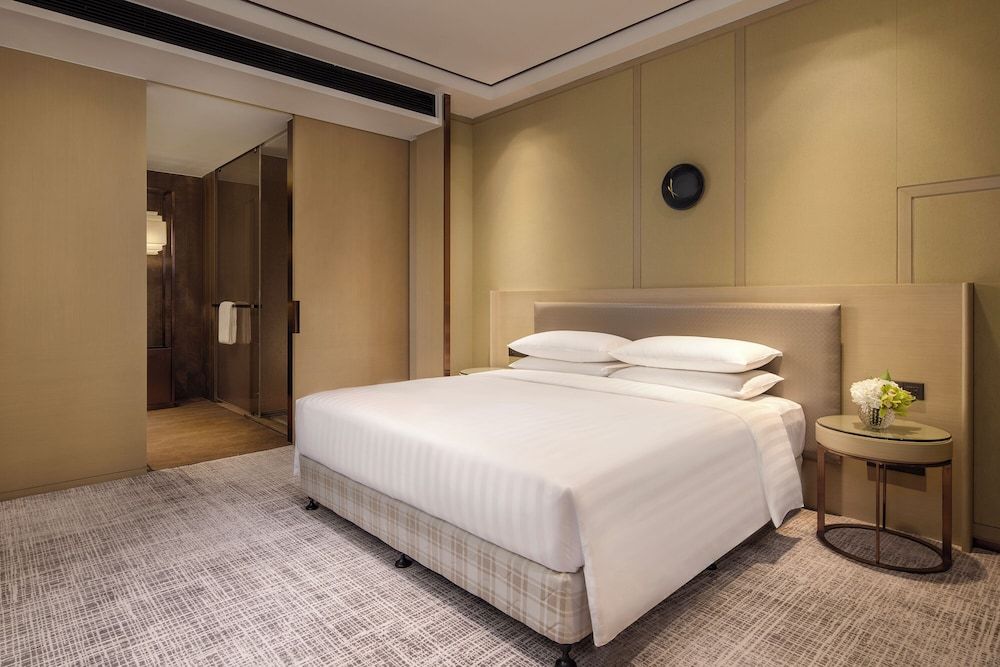 Courtyard by Marriott Shanghai International Tourism and Resorts Zone Deluxe Room, 1 King Bed, Non Smoking 2