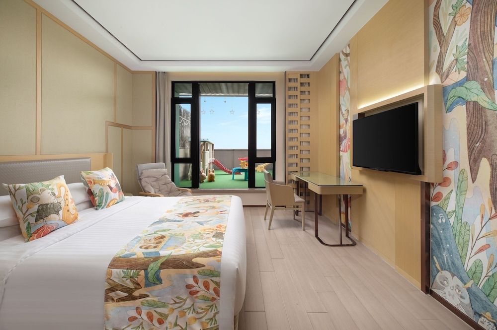 Forest Hut Deluxe Guest Room, l King Bed, Balcony