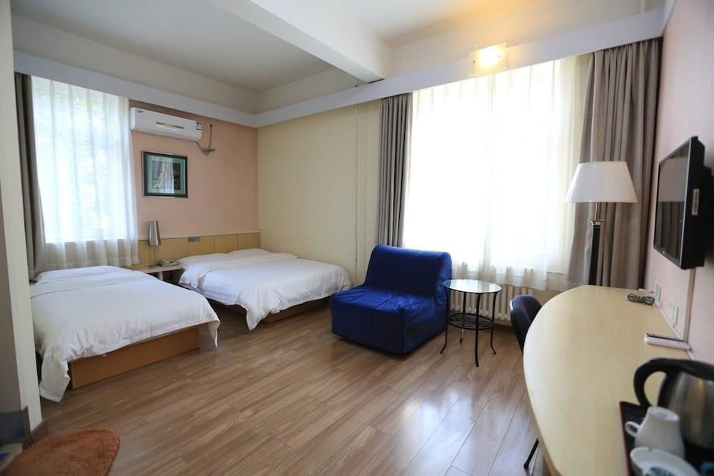 undefined Sicily Hotel - Beijing Railway Station Temple of Heaven Dongmen Subway Station 9