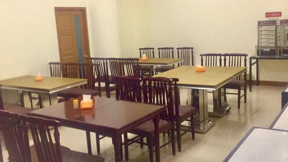 undefined Sicily Hotel - Beijing Railway Station Temple of Heaven Dongmen Subway Station 8