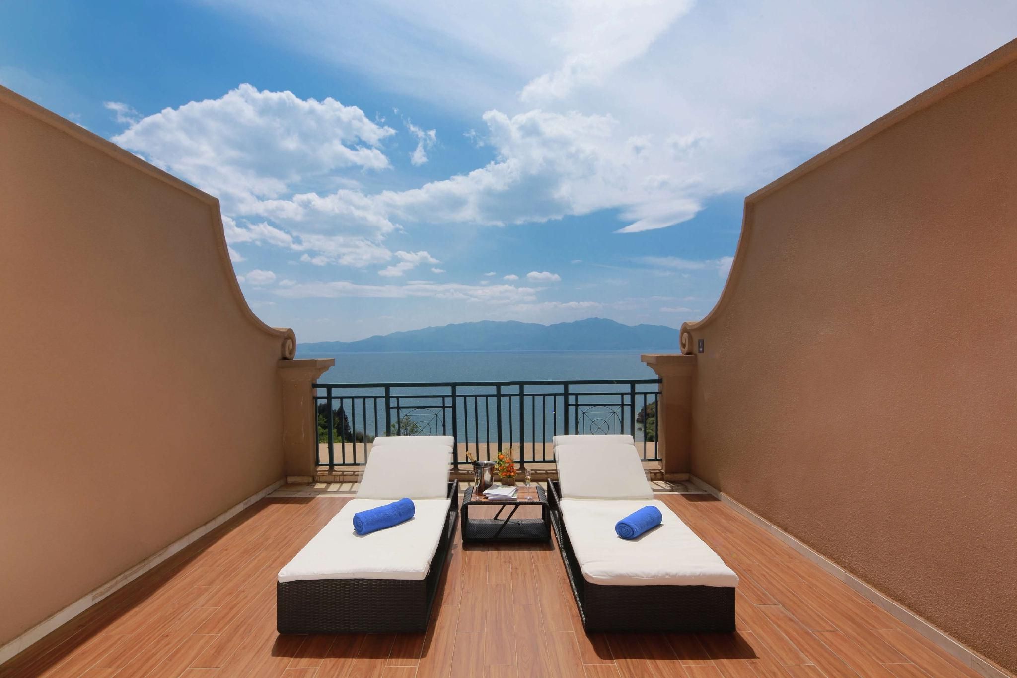 Twin Premier Room-lake View And Large Balcony